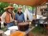 Cowboys beim Chuckwagon Festival in Oklahoma. <br>© Kansas and Oklahoma Travel and Tourism