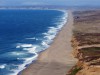 POINT REYES, KALIFORNIEN<br>Port Reyes ist eine Halbinsel, die weit in den Pazifik hineinragt. Nur 57 Meilen von San Francisco entfernt, meint man das Ende der Welt erreicht zu haben. An der Spitze steht das Point Reyes Lighthouse, bekannt aus John Carpenters Film „The Fog - Nebel des Grauens“. Die endlosen Weiten des Pazifik auf der einen und die langgezogene Sandküste auf der anderen Seite machen diesen Ort zu einem magischen Anziehungspunkt.<br>Lieblingsplatz von: <b>F. Gärtner (Text/Bild)</b><br>