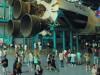 Besucher vor einer Rakete in Originalgröße. <br>© Kennedy Space Center